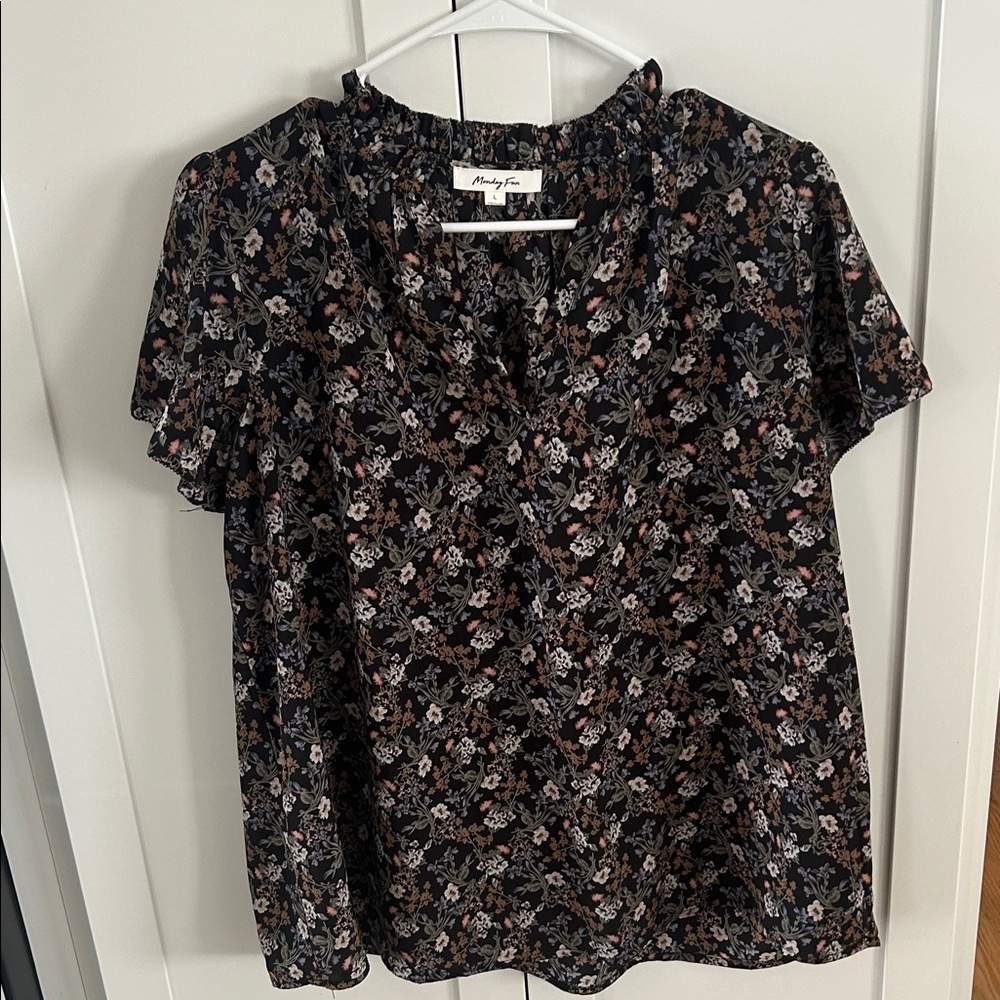 Monday Fun StitchFix Size Large Floral Print Blouse